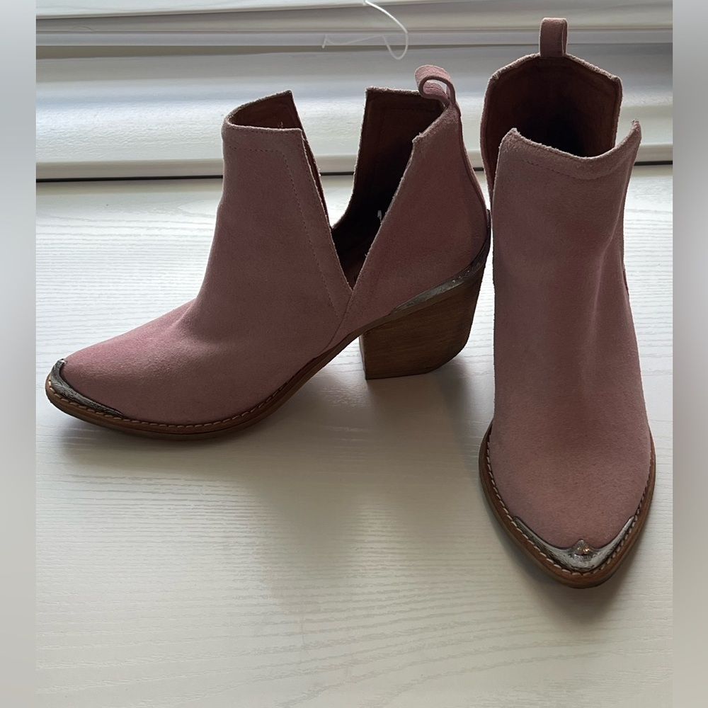 GORGEOUS Jeffrey Campbell Pink Suede Booties w/ Silver Trim SZ 7B